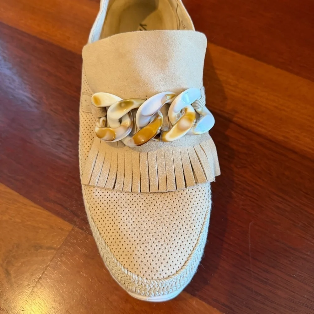 Vaneli serene women
